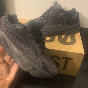 Yeezy 700 v2 Vantas
